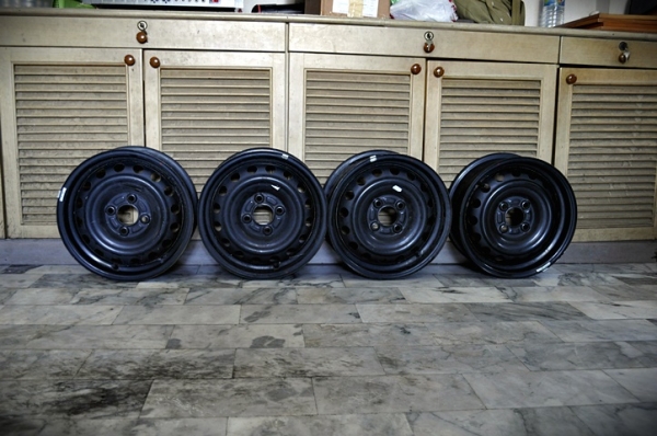 กระทะ รถล้อหน้า 14x6 นิ้ว 4รู100 สภาพถอดเก็บ ทั้งชุด4ล้อ 1,250 บาท กระทะ รถล้อหน้า 14x6 นิ้ว 4รู100 สภาพถอดเก็บ ทั้งชุด4ล้อ 1,250 บาท