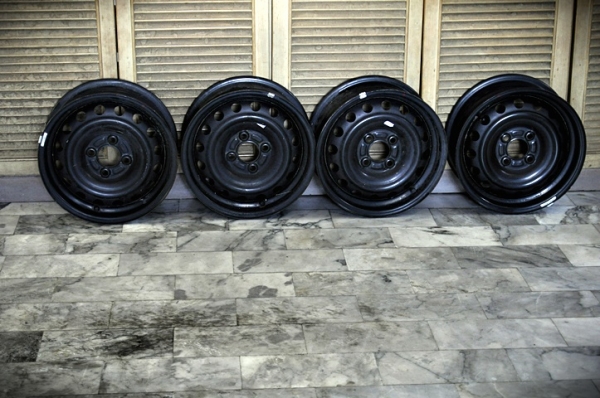 กระทะ รถล้อหน้า 14x6 นิ้ว 4รู100 สภาพถอดเก็บ ทั้งชุด4ล้อ 1,250 บาท กระทะ รถล้อหน้า 14x6 นิ้ว 4รู100 สภาพถอดเก็บ ทั้งชุด4ล้อ 1,250 บาท