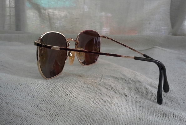 แว่นตาอิตาเลียนวินเทจทศวรรษที่ 1970s เก่าเก็บ! Vintage LUXOTTICA handmade in Italy แว่นตาอิตาเลียนวินเทจทศวรรษที่ 1970s เก่าเก็บ! Vintage LUXOTTICA handmade in Italy