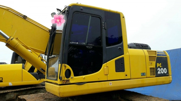 ขายรถแบคโฮ KOMATSU PC200-8 เอกสารเล่ม ไมล์ 14000 ชม.ปี 2008 ราคา 1400000
