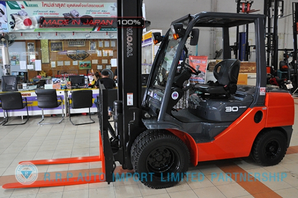 ขายรถโฟล์คลิฟท์มือสอง TOYOTA รุ่น 8FDJ30-13603 นำเข้าจากประเทศญี่ปุ่น 100\% ไม่เคยใช้งานในไทย