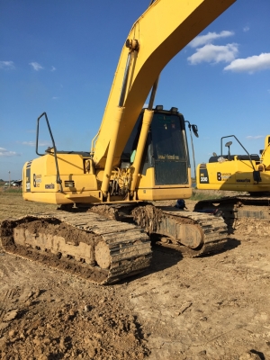 ขายรถแบคโฮ KOMATSU PC200-7 ไมล์ 8000 ชม.เอกสารเล่ม ราคา 1680000