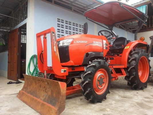 คูโบต้า L3208SP 4 WD รถเกรดA ใบมีดดันหน้า