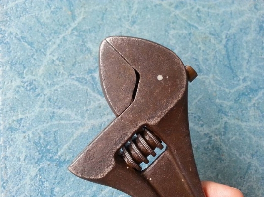 ประแจเลื่อน BAHCO made in Sweden 12 นิ้วมือสอง ประแจเลื่อน BAHCO made in Sweden 12 นิ้วมือสอง