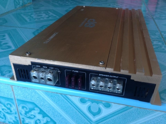 แอมป์คลาสดี DB decibel 2500watt มือสองสภาพดีเดิมๆไม่เคยซ่อม ไม่มีฝาหลัง ใช้งานปกติ เบสแน่นๆโหดๆ ขับซับ10&quot;-12&quot;หล่อ(ว้อยไม่เกิน3&quot;-3.5&quot;ได้)ขาย 2750 บาท สนใจ0892425454 อยู่สระบุรี