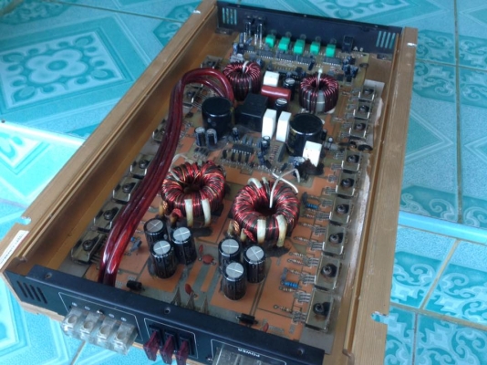 แอมป์คลาสดี DB decibel 2500watt มือสองสภาพดีเดิมๆไม่เคยซ่อม ไม่มีฝาหลัง ใช้งานปกติ เบสแน่นๆโหดๆ ขับซับ10&quot;-12&quot;หล่อ(ว้อยไม่เกิน3&quot;-3.5&quot;ได้)ขาย 2750 บาท สนใจ0892425454 อยู่สระบุรี