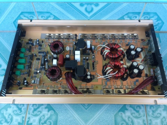 แอมป์คลาสดี BJ 2500watt มือสองสภาพสวย เดิมๆไม่เคยซ่อม ใช้งานปกติ เบสมันมากแน่นดี ขับซับ10&quot;-12&quot;หล่อ(ว้อยไม่เกิน3&quot;-3.5&quot;ได้)ขาย 2450 บาท สนใจ0892425454 อยู่สระบุรี