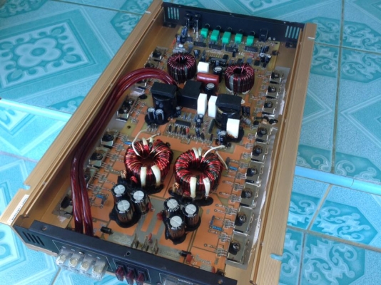 แอมป์คลาสดี BJ 2500watt มือสองสภาพสวย เดิมๆไม่เคยซ่อม ใช้งานปกติ เบสมันมากแน่นดี ขับซับ10&quot;-12&quot;หล่อ(ว้อยไม่เกิน3&quot;-3.5&quot;ได้)ขาย 2450 บาท สนใจ0892425454 อยู่สระบุรี