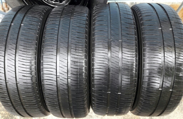 MICHELIN รุ่น ENERGY xm2  185 60R15สัปดาห์ที่30ปี2015ลงพื้นจริงปลายปี2015 สภาพสวยมากๆดอกเยอะมากๆ90\%คุ้มมากๆใช้นาน