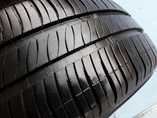 MICHELIN รุ่น ENERGY xm2  185 60R15สัปดาห์ที่30ปี2015ลงพื้นจริงปลายปี2015 สภาพสวยมากๆดอกเยอะมากๆ90\%คุ้มมากๆใช้นาน