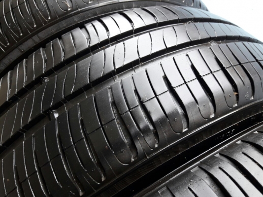 MICHELIN รุ่น ENERGY xm2  185 60R15สัปดาห์ที่30ปี2015ลงพื้นจริงปลายปี2015 สภาพสวยมากๆดอกเยอะมากๆ90\%คุ้มมากๆใช้นาน