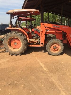 รถไถล้อยางโคโบต้า  รุ่น L4708  พร้อมอุปกรณ์  มีเล่มทะเบียน