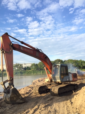 ขาย 425,000 HITACHI  EX 200-3 เครื่องดี ปั้มแรง ไฟฟ้าครบ (ชลบุรี) 090-772-3710 090-772-3708