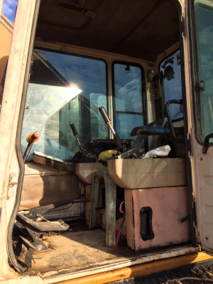 ขาย 435,000 KOMATSU pc 200-5 คอลโทลสั้น ซีเรียลสูง เครื่องเดิมดี ปั้มแรง ช่วงล่างพอใช้(รถอยู่ ชลบุรี) 090-772-3710 090-772-3708