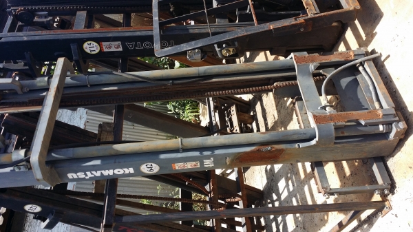 ขายเสา4ม.Komatsu2.5ตัน