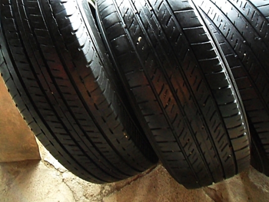 ยางกระบะ-รถตู้ขอบ15  มิชลิน205-70-15 ลงพื้นปลายปี13 (4เส้น 2,600)