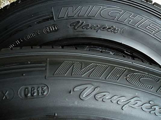 ยางกระบะ-รถตู้ขอบ15  มิชลิน205-70-15 ลงพื้นปลายปี13 (4เส้น 2,600)