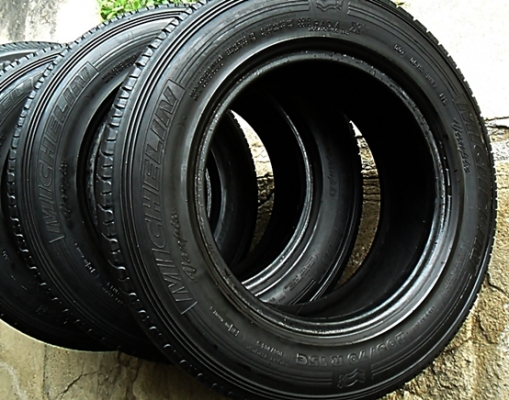 ยางกระบะ-รถตู้ขอบ15  มิชลิน205-70-15 ลงพื้นปลายปี13 (4เส้น 2,600)