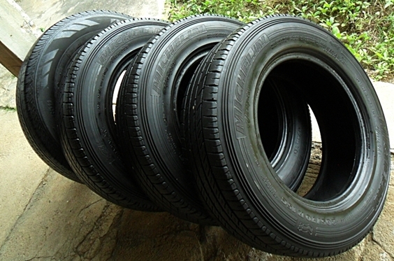 ยางกระบะ-รถตู้ขอบ15  มิชลิน205-70-15 ลงพื้นปลายปี13 (4เส้น 2,600)