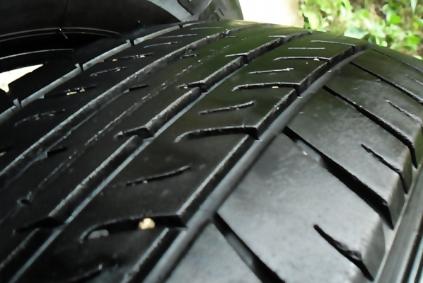 ยางกระบะ-รถตู้ขอบ15  มิชลิน205-70-15 ลงพื้นปลายปี13 (4เส้น 2,600)