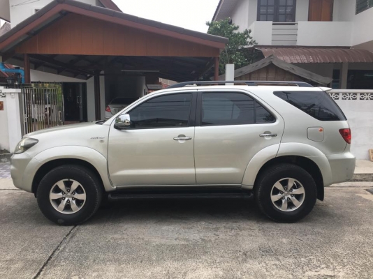 ขายโตโยต้าฟอจูนเนอร์ ปี 08 เครื่อง 2.7 V รุ่นท็อปสุด abs/airbag