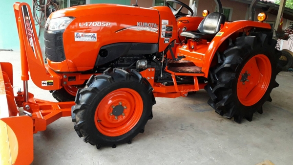 KUBOTA L 4708 SP (4WD) 2 เพลา สภาพใหม่สวยๆ ชั่วโมงใช้ งานน้อย สีเดิมทั้งคัน พร้อมชุดใบมีดดันหน้า KUBOTA L 4708 SP (4WD) 2 เพลา สภาพใหม่สวยๆ ชั่วโมงใช้ งานน้อย สีเดิมทั้งคัน พร้อมชุดใบมีดดันหน้า