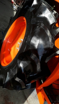 KUBOTA L 4708 SP (4WD) 2 เพลา สภาพใหม่สวยๆ ชั่วโมงใช้ งานน้อย สีเดิมทั้งคัน พร้อมชุดใบมีดดันหน้า KUBOTA L 4708 SP (4WD) 2 เพลา สภาพใหม่สวยๆ ชั่วโมงใช้ งานน้อย สีเดิมทั้งคัน พร้อมชุดใบมีดดันหน้า