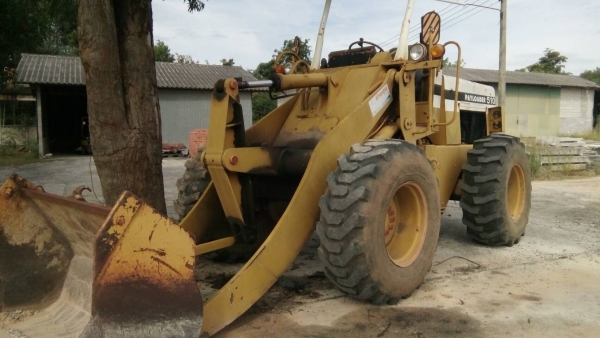 รถตัก KOMATSU 510.    สนใจติดต่อ  081 - 6079515