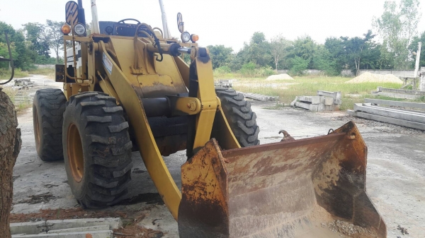 รถตัก KOMATSU 510.    สนใจติดต่อ  081 - 6079515