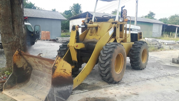 รถตัก KOMATSU 510.    สนใจติดต่อ  081 - 6079515