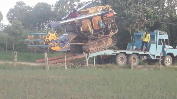 ขายรถเกียว ข้าว อุ้ม เครื่อง HO 7 D 195 เทอร์โบ อุ้ม 1600 ตัวเดิน 10 ปั้มเบอร์ 22 ต้องการขาย   370000   บาท    ( งดต่อลอง  )  วันทูคอล 0986683479 dtac 0991751349 สิทธิ์ คับ