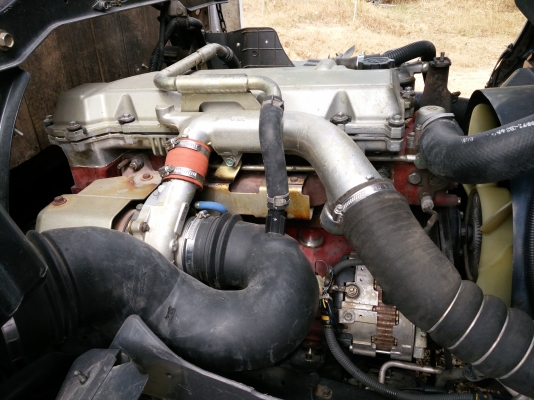 ขายหกล้อเม้กาเครื่อง175ปี49ยาว6.50เมตรรถสวยพร้อมใช้คับ