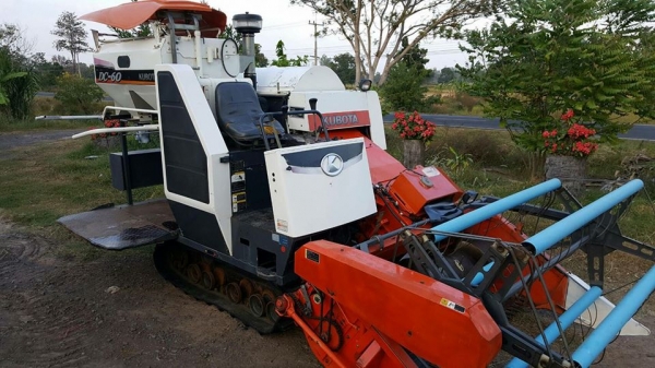 ขายรถเกี่ยวข้าว KUBOTA DC60 ปี52 รถสวยสภาพพร้อมใช้งาน เอกสารพร้อมโอน ราคา220,000 สนใจโทร 090-8588220คุณนะ 093-3258446คุณบิว หรือเข้าดูสินค้าอื่นๆได้ที่ www.narong2truck.com หรือ www.truck.in.th/498 หรือเพจFacebook ณรงค์ ซื้อขายรถมือสอง (เว็บไซต์ส่วนตัว) ห