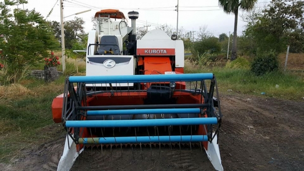 ขายรถเกี่ยวข้าว KUBOTA DC60 ปี52 รถสวยสภาพพร้อมใช้งาน เอกสารพร้อมโอน ราคา220,000 สนใจโทร 090-8588220คุณนะ 093-3258446คุณบิว หรือเข้าดูสินค้าอื่นๆได้ที่ www.narong2truck.com หรือ www.truck.in.th/498 หรือเพจFacebook ณรงค์ ซื้อขายรถมือสอง (เว็บไซต์ส่วนตัว) ห