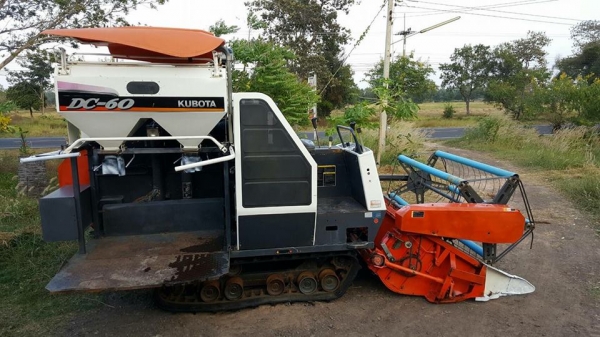 ขายรถเกี่ยวข้าว KUBOTA DC60 ปี52 รถสวยสภาพพร้อมใช้งาน เอกสารพร้อมโอน ราคา220,000 สนใจโทร 090-8588220คุณนะ 093-3258446คุณบิว หรือเข้าดูสินค้าอื่นๆได้ที่ www.narong2truck.com หรือ www.truck.in.th/498 หรือเพจFacebook ณรงค์ ซื้อขายรถมือสอง (เว็บไซต์ส่วนตัว) ห