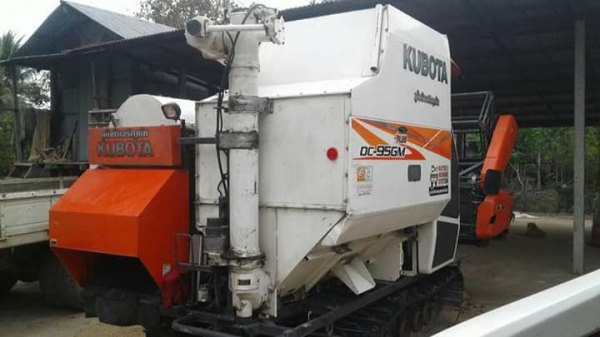 ขายรถเกี่ยวข้าว KUBOTA CD95GM พลัส ปี57 ใช้งานน้อย 1พันชั่วโมง เอกสารเล่มทะเบียนพร้อมโอน ราคา680,000 สนใจโทร 090-8588220คุณนะ 093-3258446คุณบิว หรือเข้าดูสินค้าอื่นๆได้ที่ www.narong2truck.com หรือ www.truck.in.th/498 หรือเพจFacebook ณรงค์ ซื้อขายรถมือสอง ขายรถเกี่ยวข้าว KUBOTA CD95GM พลัส ปี57 ใช้งานน้อย 1พันชั่วโมง เอกสารเล่มทะเบียนพร้อมโอน ราคา680,000 สนใจโทร 090-8588220คุณนะ 093-3258446คุณบิว หรือเข้าดูสินค้าอื่นๆได้ที่ www.narong2truck.com หรือ www.truck.in.th/498 หรือเพจFacebook ณรงค์ ซื้อขายรถมือสอง