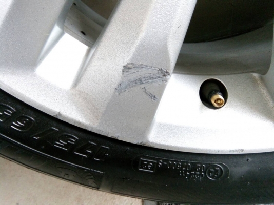 ล้อแม็กเดิมๆ ซิตี้ ขอบ15 พร้อมยางมิชลิน XM1 ปี13