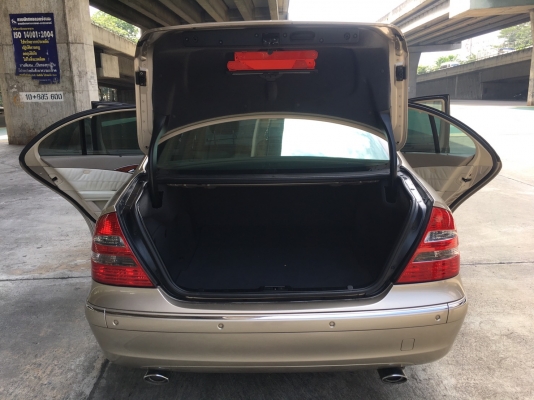2005 BENZ E200 KOMPRESSOR ELEGANCE สีน้ำตาล LPG สวยขับดีประหยัดสุดๆ