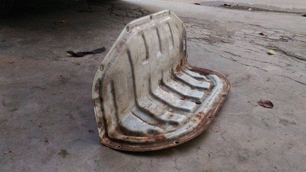 แผงปิดซุ้มเกียร์ ท้ายห้องเครื่อง รถตู้หัวจรวด โตโยต้าHIACE 1000บาท อยู่ดอนเมืองTEL0890671028 ID Line 0890671028