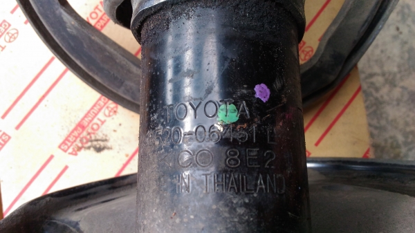 โช๊คคู่หน้าโตโยต้าแคมรี่ ปี2010 พร้อมหัวโช๊ค สภาพดี  คู่ละ1500บาท อยู่ดอนเมืองTEL0890671028 ID Line 0890671028