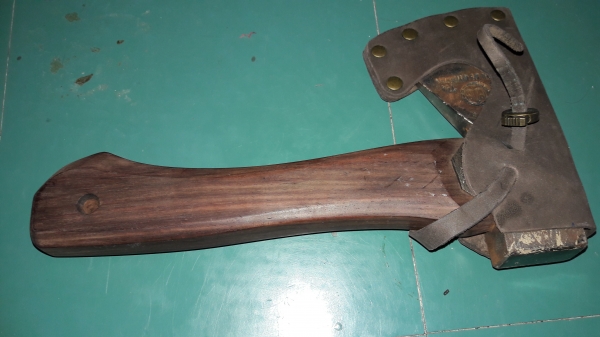 ขายขวานเสือ1 1/4ปอนแต่งทรงสวยๆ HULT'S CELEBRATED AXES. MADE IN SWEDEN.