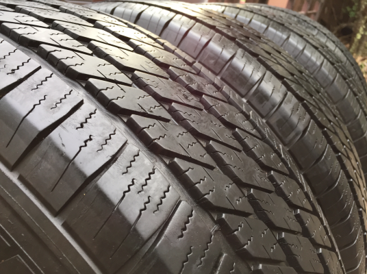 ยาง Michelin 265 65 17 ปลายปี14 ดอกเต็ม ไม่มีปะ ราคาไม่แพง ยาง Michelin 265 65 17 ปลายปี14 ดอกเต็ม ไม่มีปะ ราคาไม่แพง