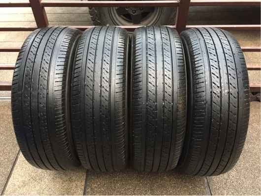 ยาง Dunlop 215 65 16 ปลายปี15 ดอกเต็ม ไม่มีปะ ราคาไม่แพง