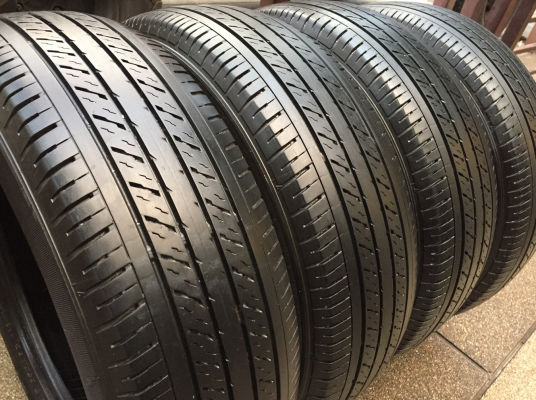 ยาง Dunlop 215 65 16 ปลายปี15 ดอกเต็ม ไม่มีปะ ราคาไม่แพง