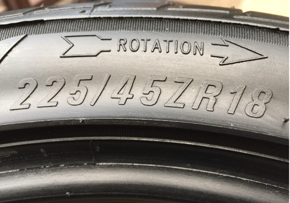 ยาง Maxxis 225 45 18 ปลายปี16 ดอกเต็ม ไม่มีปะ ราคาไม่แพง