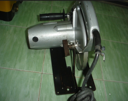 ขายเลื่อยวงเดือน 10 นิ้ว makita รุ่น 5201N (1,450w.)