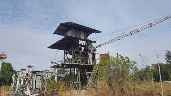 ขาย แพนท์แห้ง ครึ่งคิว มีเครนโกยหิน-ทราย ราคาต่อรองได้ ขาย แพนท์แห้ง ครึ่งคิว มีเครนโกยหิน-ทราย ราคาต่อรองได้