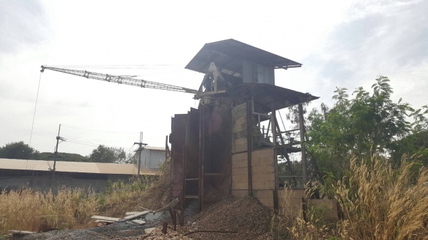 ขาย แพนท์แห้ง ครึ่งคิว มีเครนโกยหิน-ทราย ราคาต่อรองได้ ขาย แพนท์แห้ง ครึ่งคิว มีเครนโกยหิน-ทราย ราคาต่อรองได้