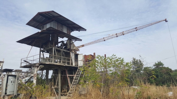 ขาย แพนท์แห้ง ครึ่งคิว มีเครนโกยหิน-ทราย ราคาต่อรองได้