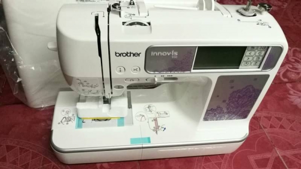 ขาย18000บ.ส่งฟรี083-2000058 LINE ID: line832923 (ราคาขายทั่วไปเกือบ40000) จักรเย็บและปักลายยี่ห้อBro